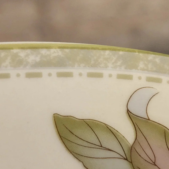 ONEIDA Fine Porcelain Select Collection Savannah Floral 9.25" Vegetable Bowl - Picture 3 of 7